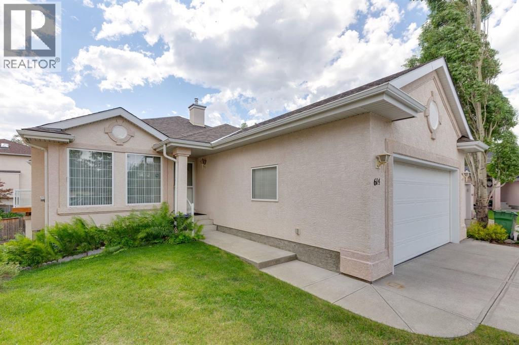 House for Sale in 614 Sierra Madre Court SW|Calgary, Alberta T3H3M5 2
