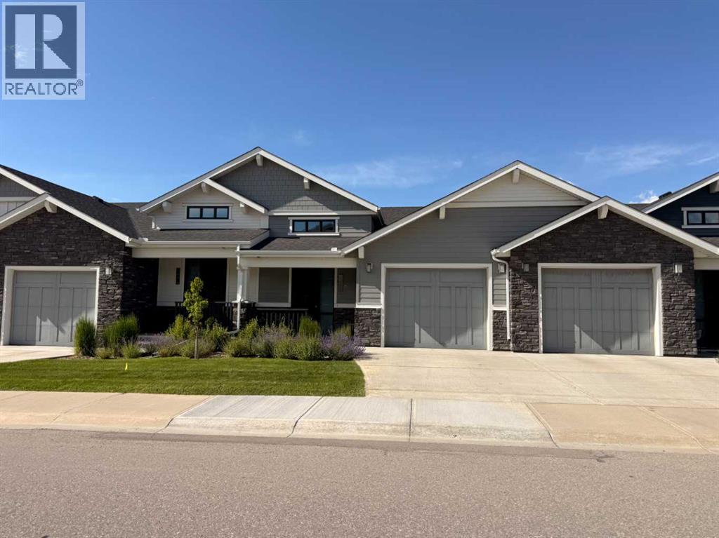 Row / Townhouse for Sale in 12572 Crestmont Boulevard SW|Calgary, Alberta T3B6J5