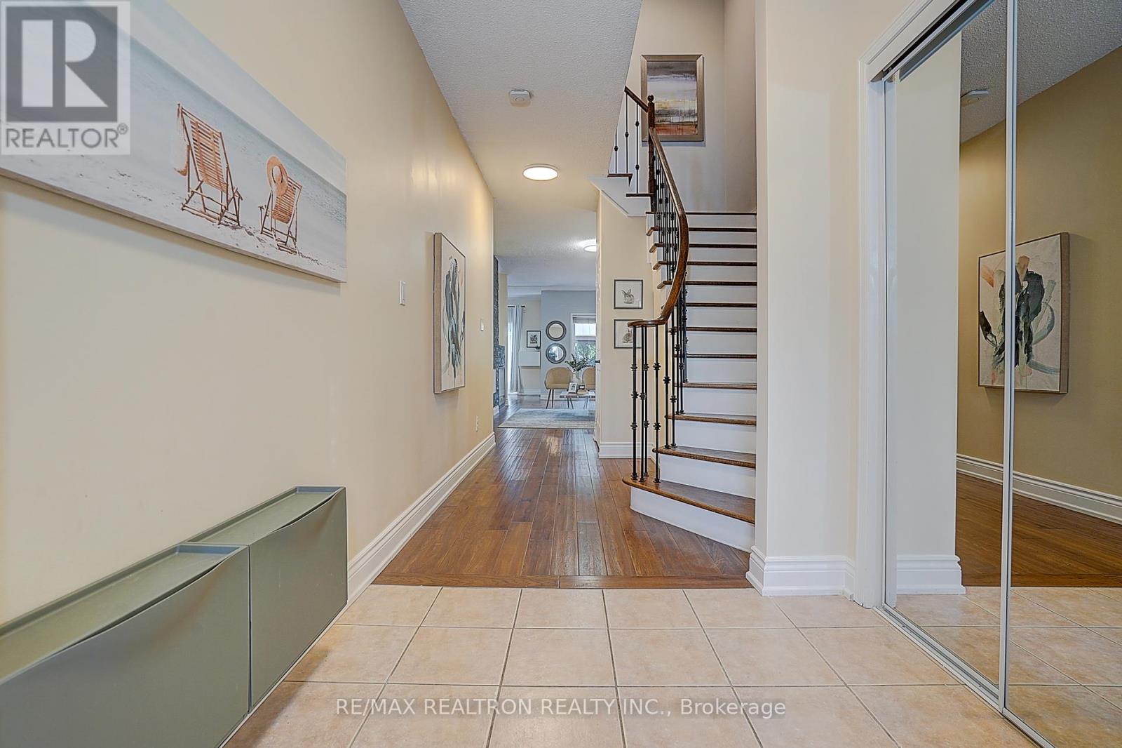 Row / Townhouse for Sale in 617 LUMBERTON CRESCENT|Mississauga (Hurontario), Ontario L4Z3Z5 3