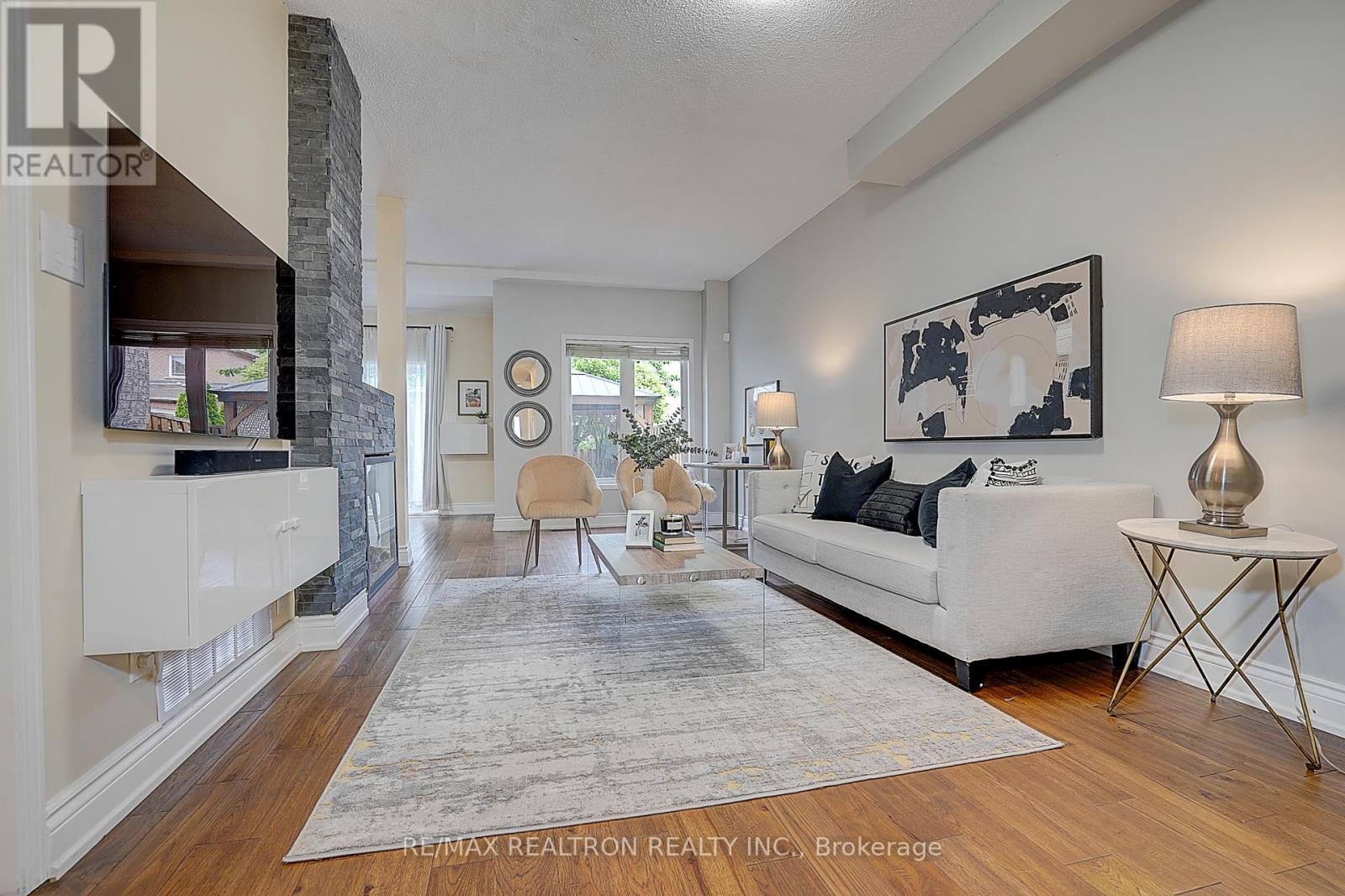 Row / Townhouse for Sale in 617 LUMBERTON CRESCENT|Mississauga (Hurontario), Ontario L4Z3Z5 5