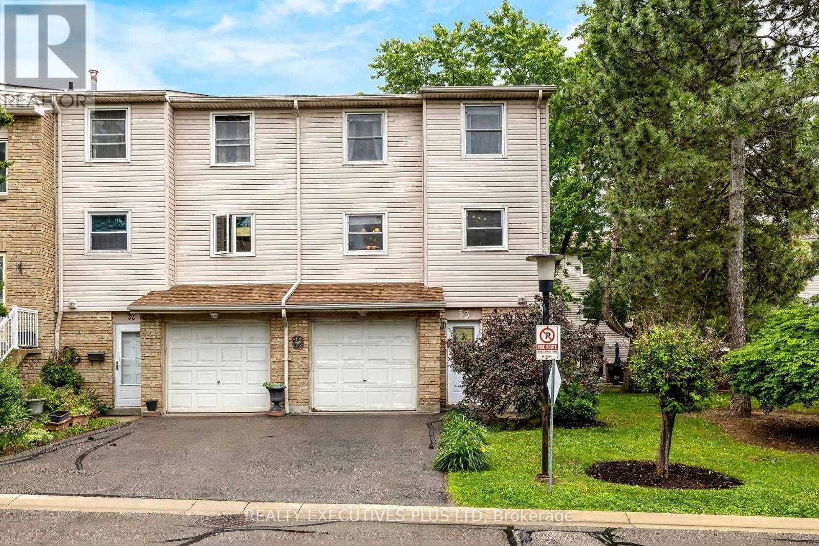 Row / Townhouse for Sale in 33 - 5878 MONTEVIDEO ROAD|Mississauga (Meadowvale), Ontario L5N2V5