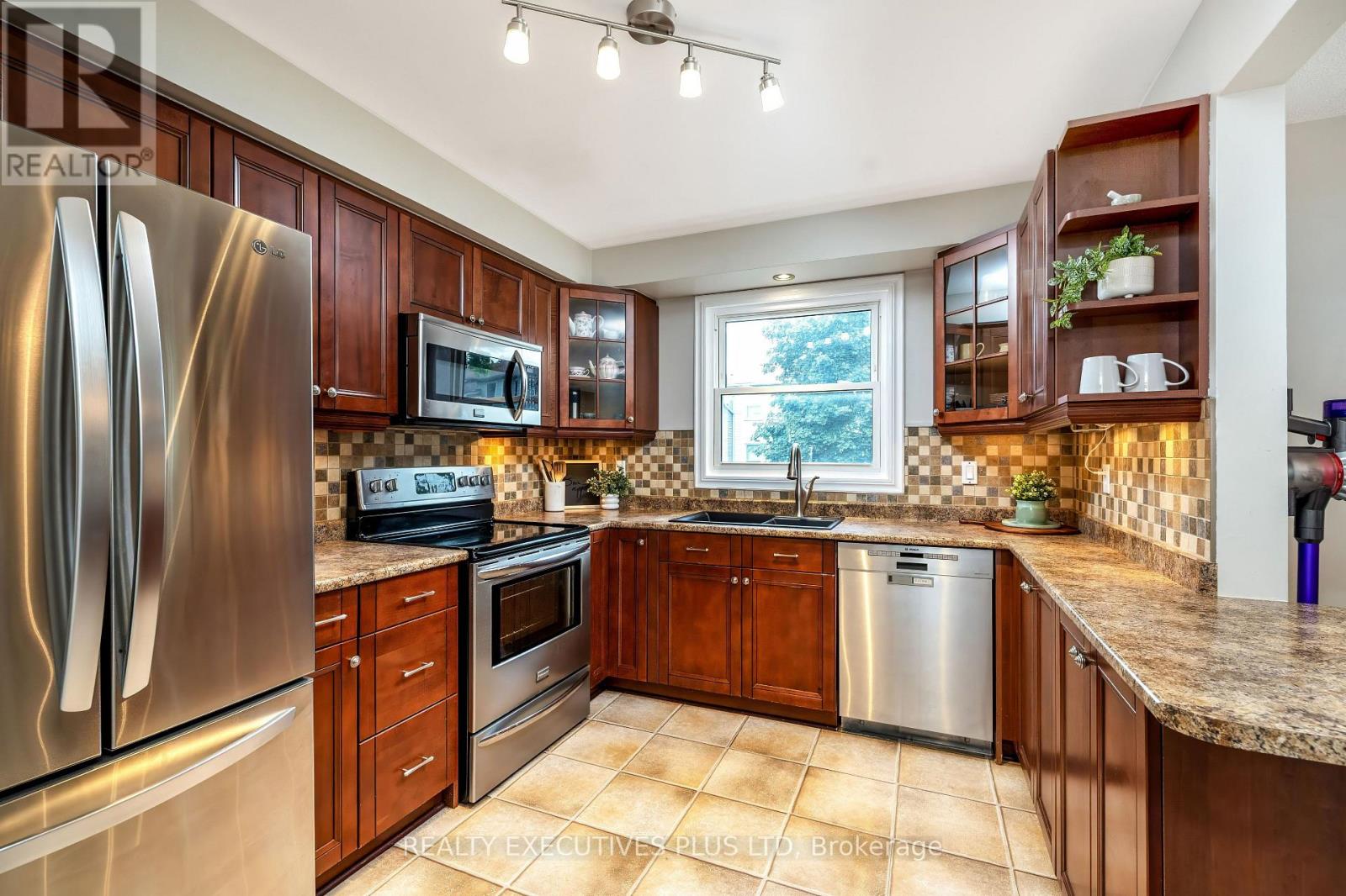 Row / Townhouse for Sale in 33 - 5878 MONTEVIDEO ROAD|Mississauga (Meadowvale), Ontario L5N2V5 3