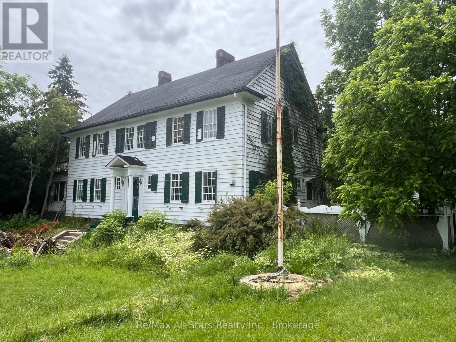 173 LINDSAY STREET S