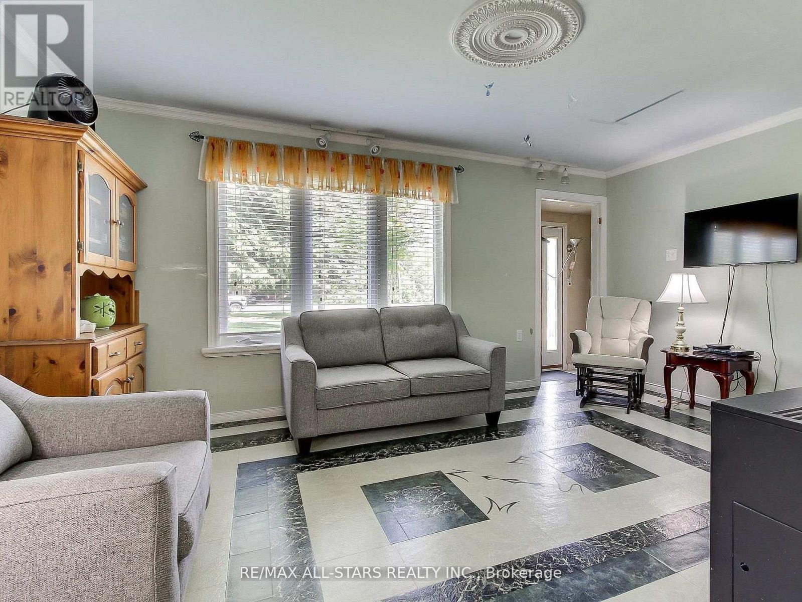 9 RIVERGLEN DRIVE