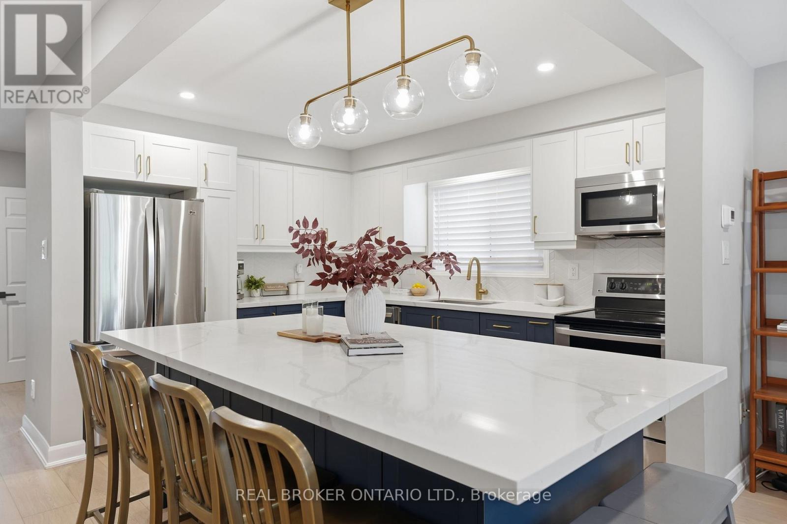Row / Townhouse for Sale in 2445 STEFI TRAIL|Oakville (RO River Oaks), Ontario L6H5Y4 5