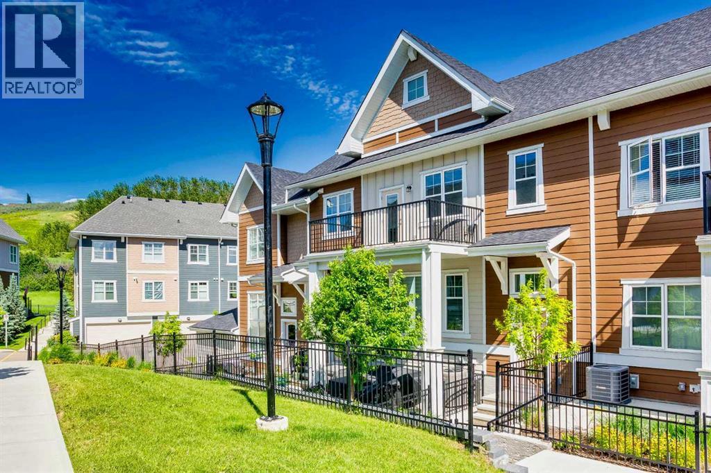 Row / Townhouse for Sale in 607 Cranbrook Walk SE|Calgary, Alberta T3M2V5