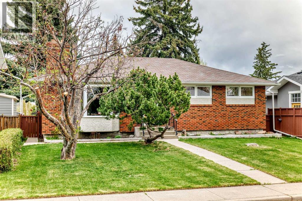 House for Sale in 3132 48 Street SW|Calgary, Alberta T3E3X7 3