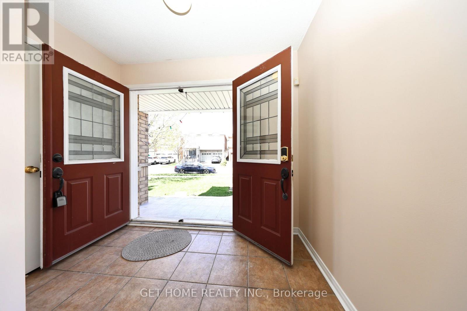 Row / Townhouse for Sale in 62 CHARCOAL WAY|Brampton (Bram West), Ontario L6Y5R9 2