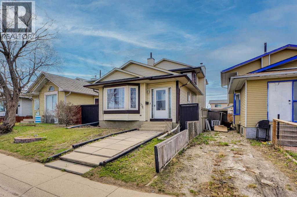 House for Sale in 336 Whitworth Way NE|Calgary, Alberta T1Y6E4 2