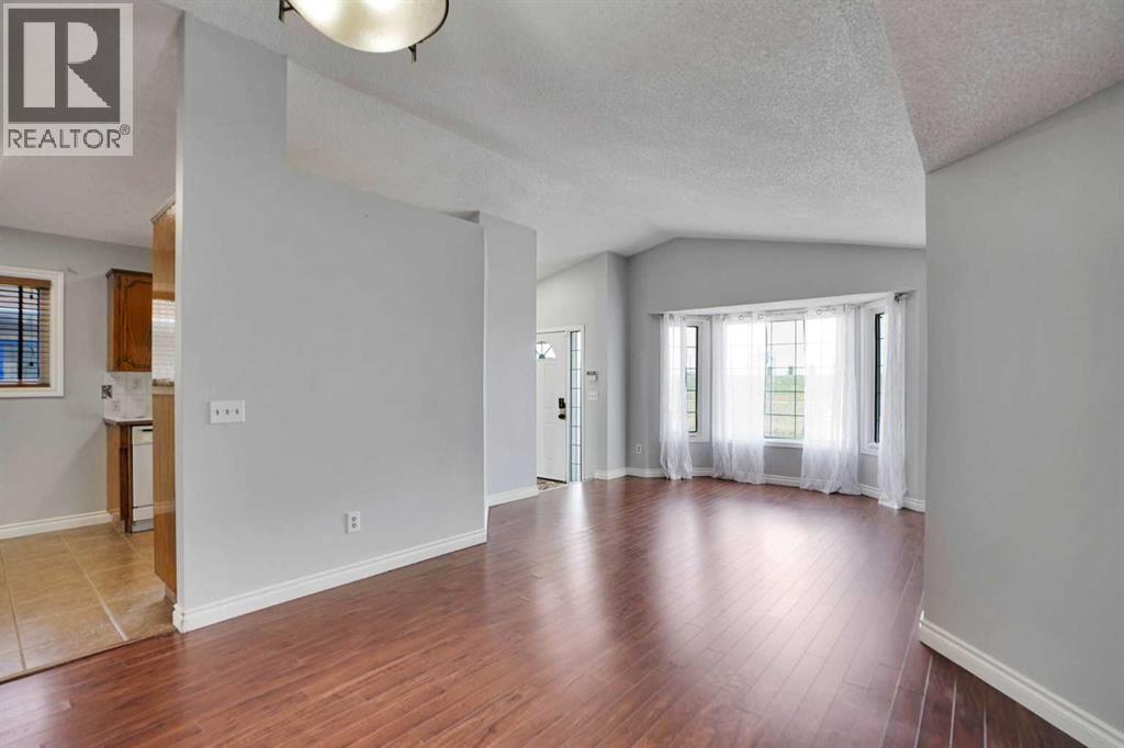 House for Sale in 336 Whitworth Way NE|Calgary, Alberta T1Y6E4 5