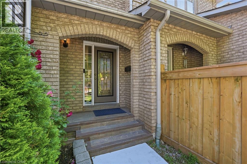 Row / Townhouse for Sale in 2445 STEFI Trail|Oakville, Ontario L6H5Y4 3