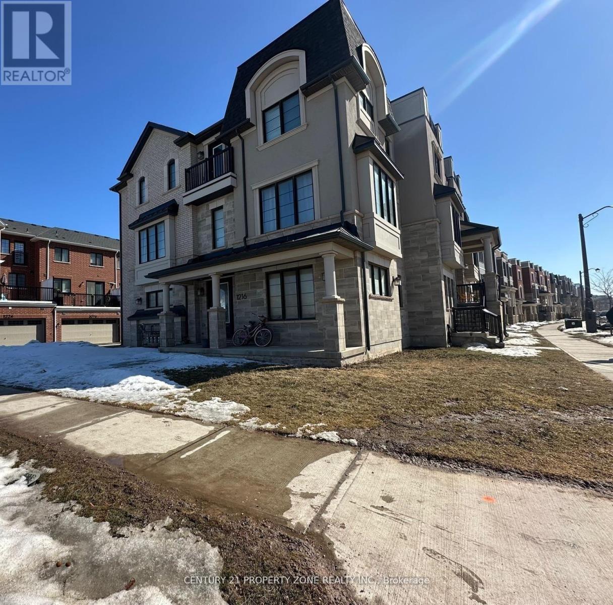 Row / Townhouse for Sale in 1216 WHEAT BOOM DRIVE|Oakville (JM Joshua Meadows), Ontario L6H7W4