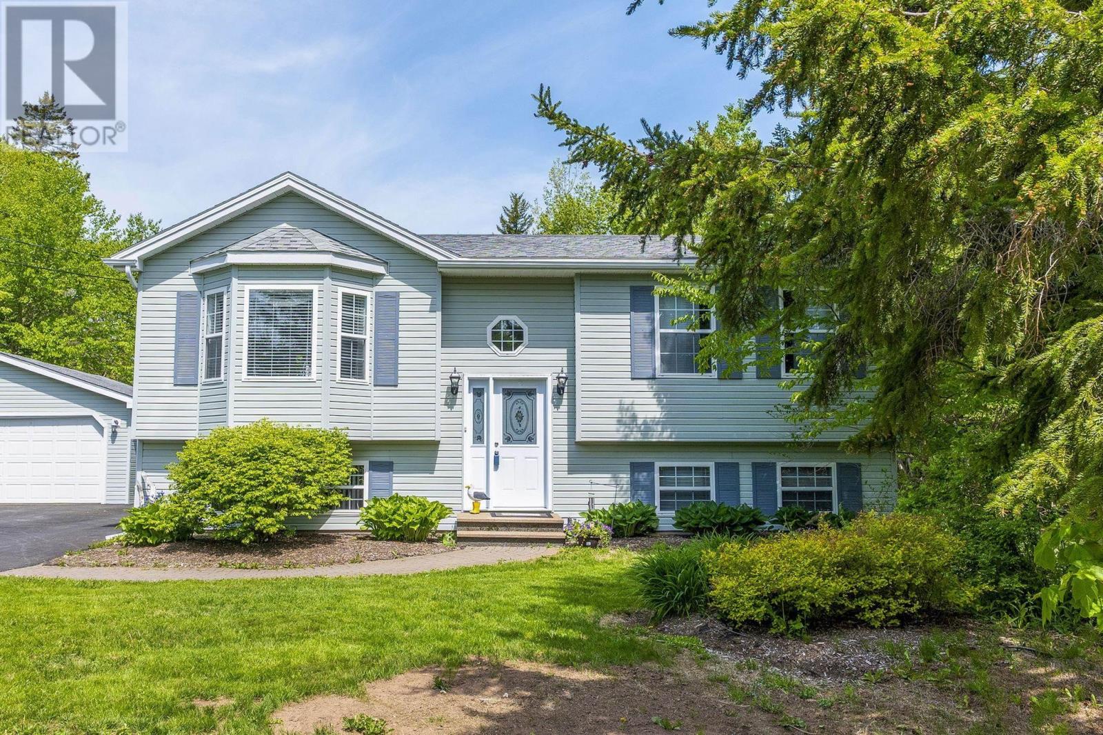 18 Weaver Court
