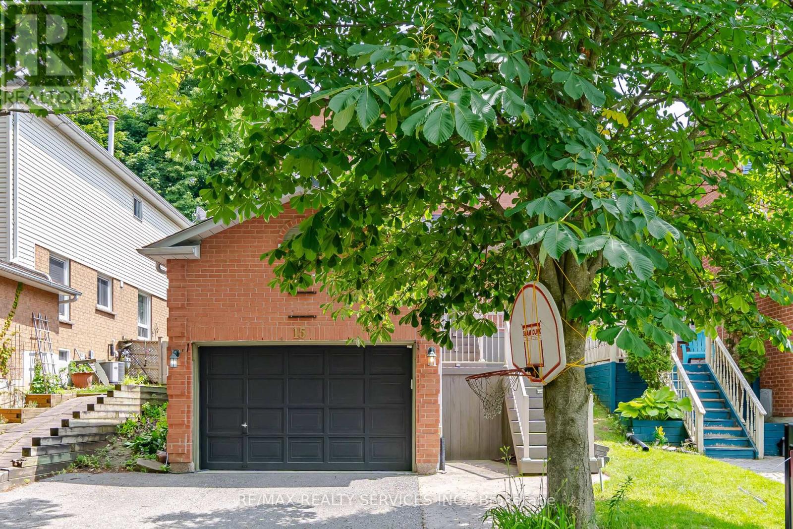 15 CLIMIE COURT