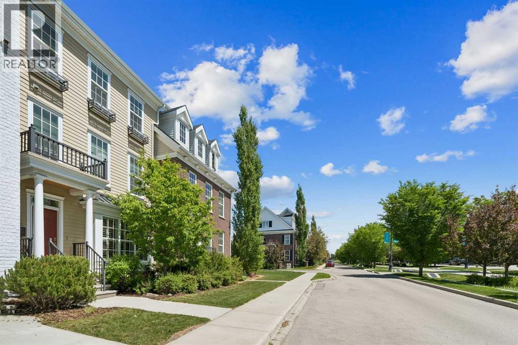 Row / Townhouse for Sale in 38 Victoria Cross Boulevard SW|Calgary, Alberta T3E7V2 3