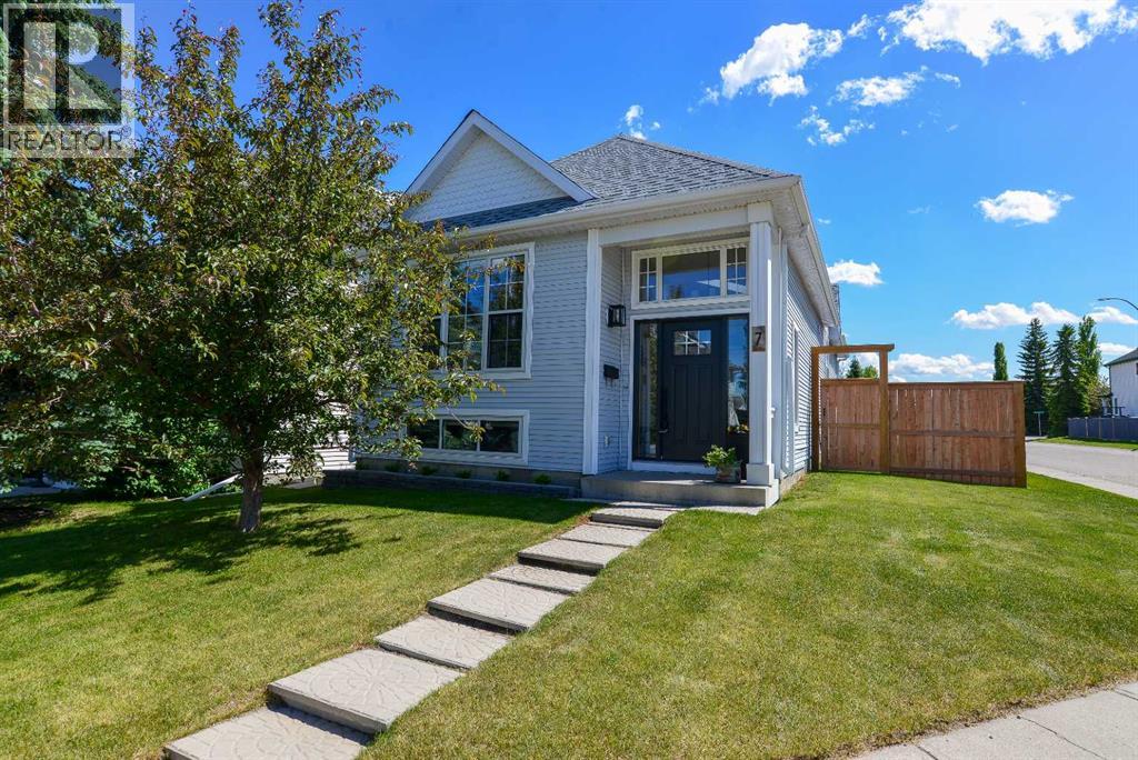 House for Sale in 7 Tuscany Valley Road NW|Calgary, Alberta T3L2C1 2