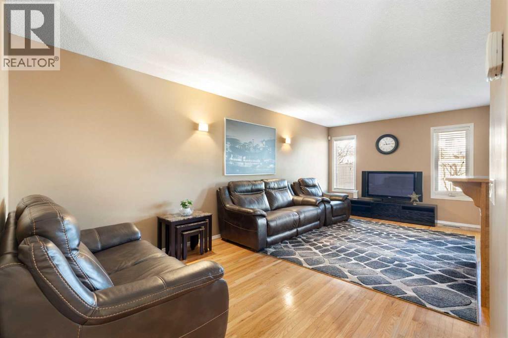 House for Sale in 227 Bridlewood Circle SW|Calgary, Alberta T2Y3L2 5