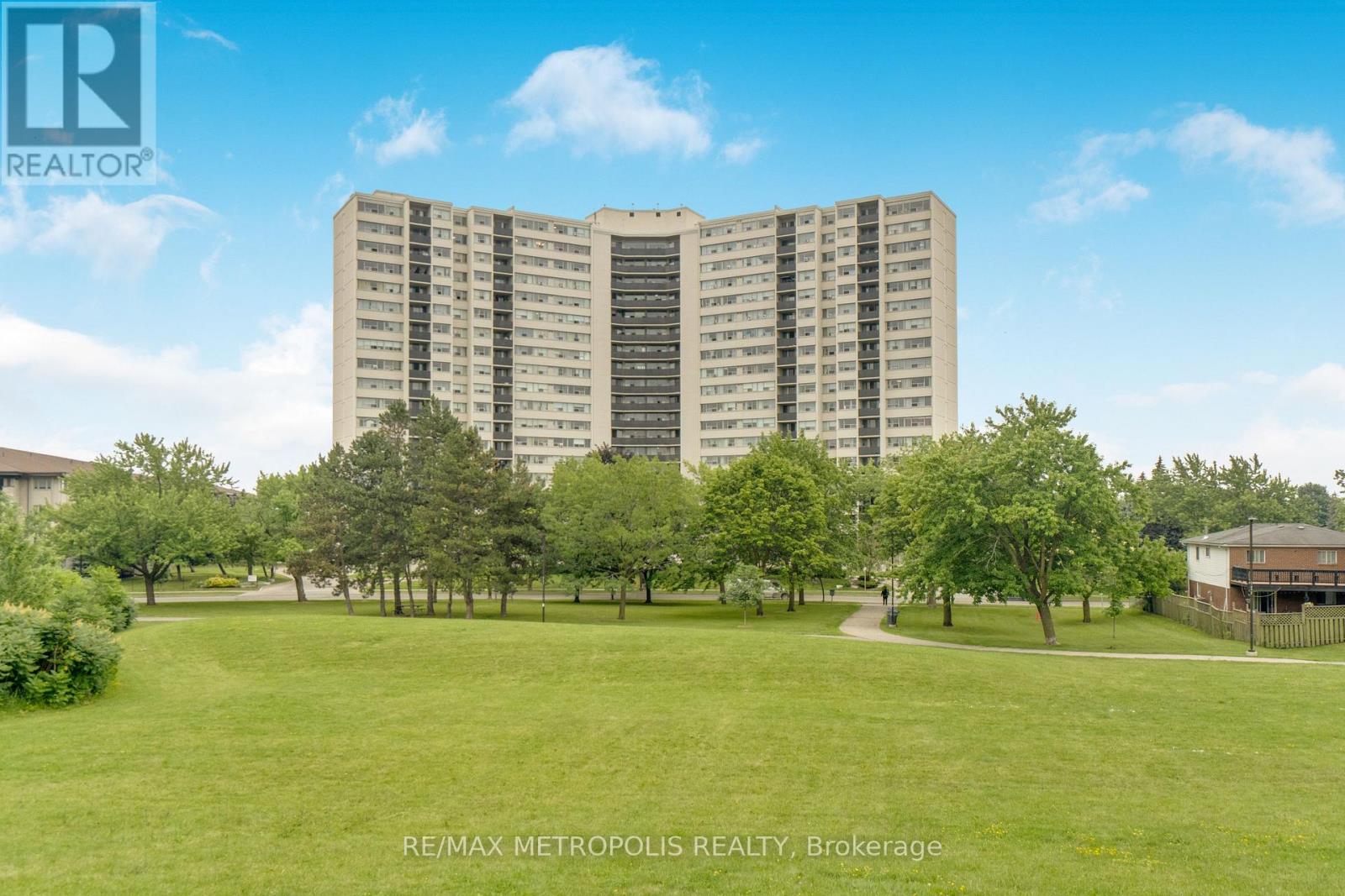 1903 - 530 LOLITA GARDENS