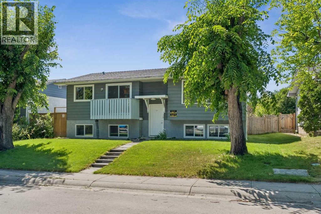 House for Sale in 2411 51 Street NE|Calgary, Alberta T1Y1C2