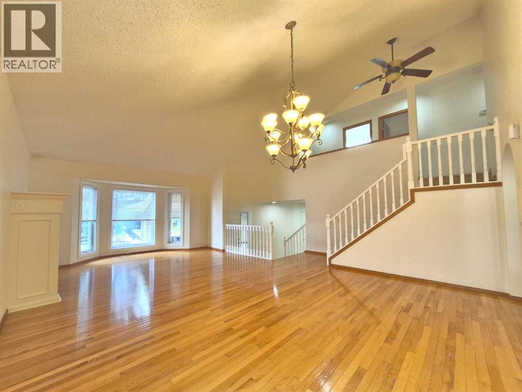 House for Sale in 7 Suncastle Crescent SE|Calgary, Alberta T2X2W9 5