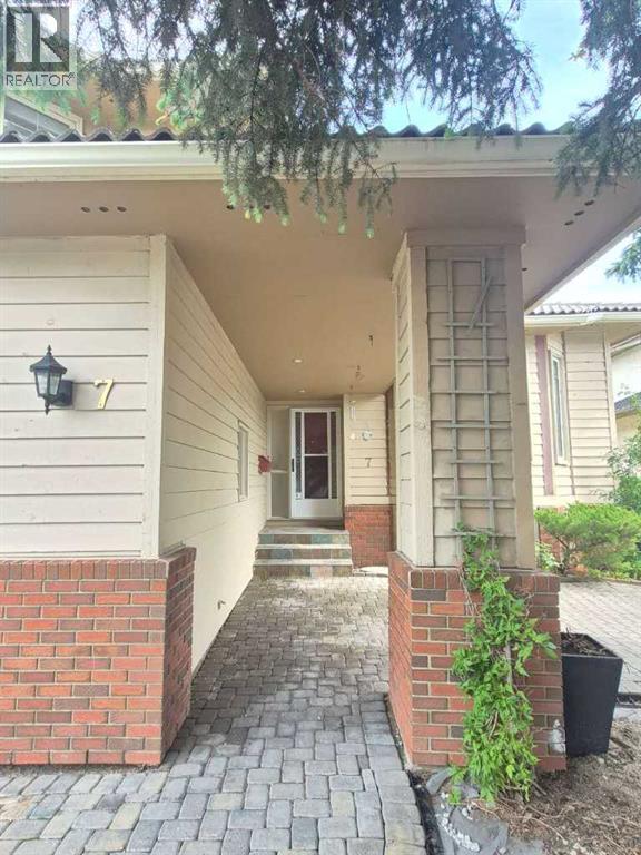 House for Sale in 7 Suncastle Crescent SE|Calgary, Alberta T2X2W9 2