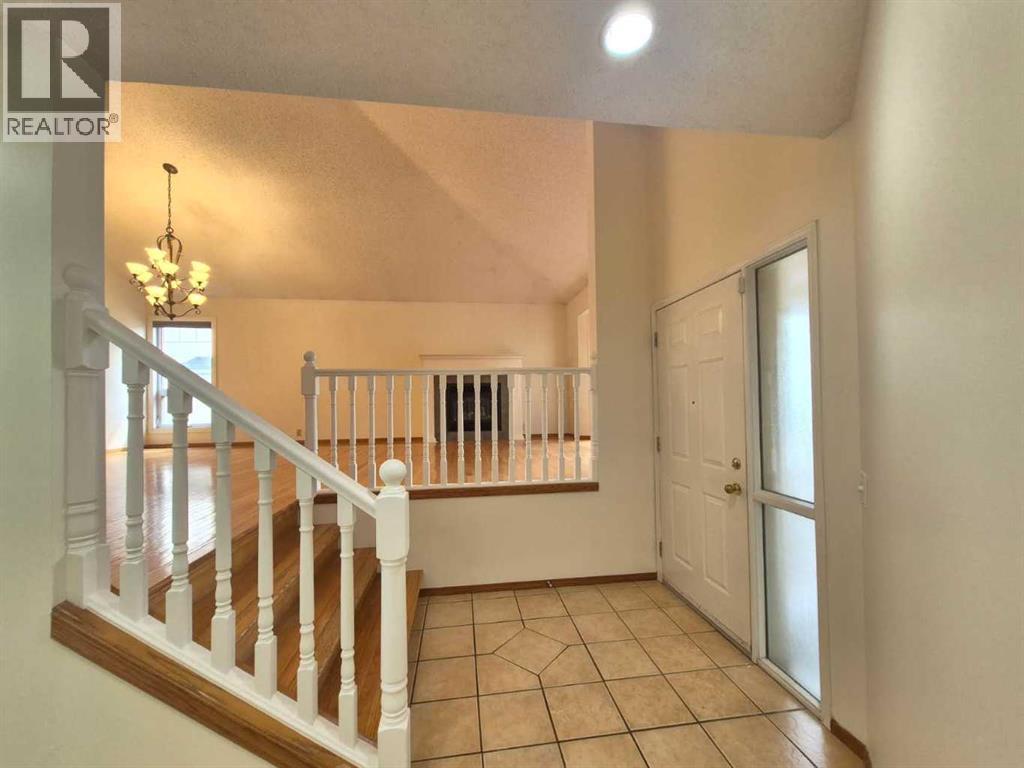 House for Sale in 7 Suncastle Crescent SE|Calgary, Alberta T2X2W9 3