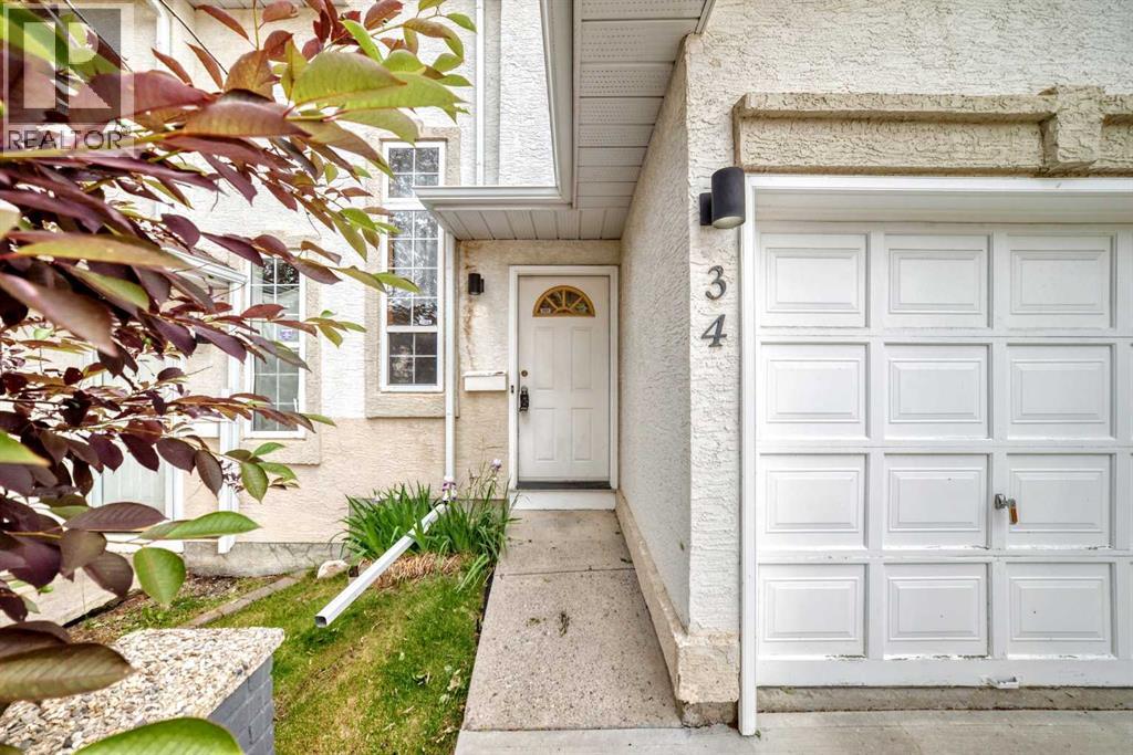 Row / Townhouse for Sale in 34 Shawinigan Lane SW|Calgary, Alberta T2Y2B5 2