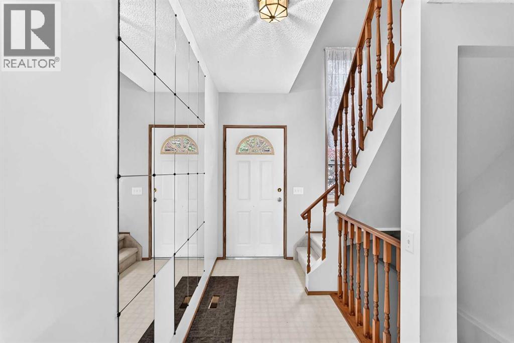 Row / Townhouse for Sale in 34 Shawinigan Lane SW|Calgary, Alberta T2Y2B5 3