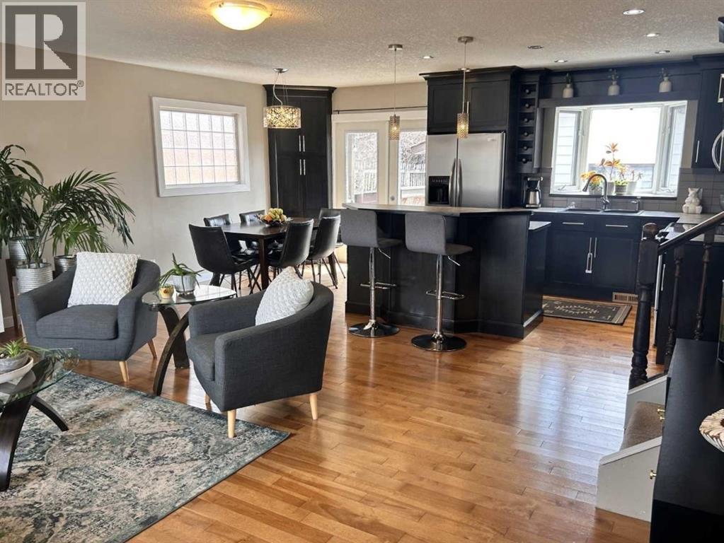 House for Sale in 123 Franklin Drive SE|Calgary, Alberta T2H0V3 4