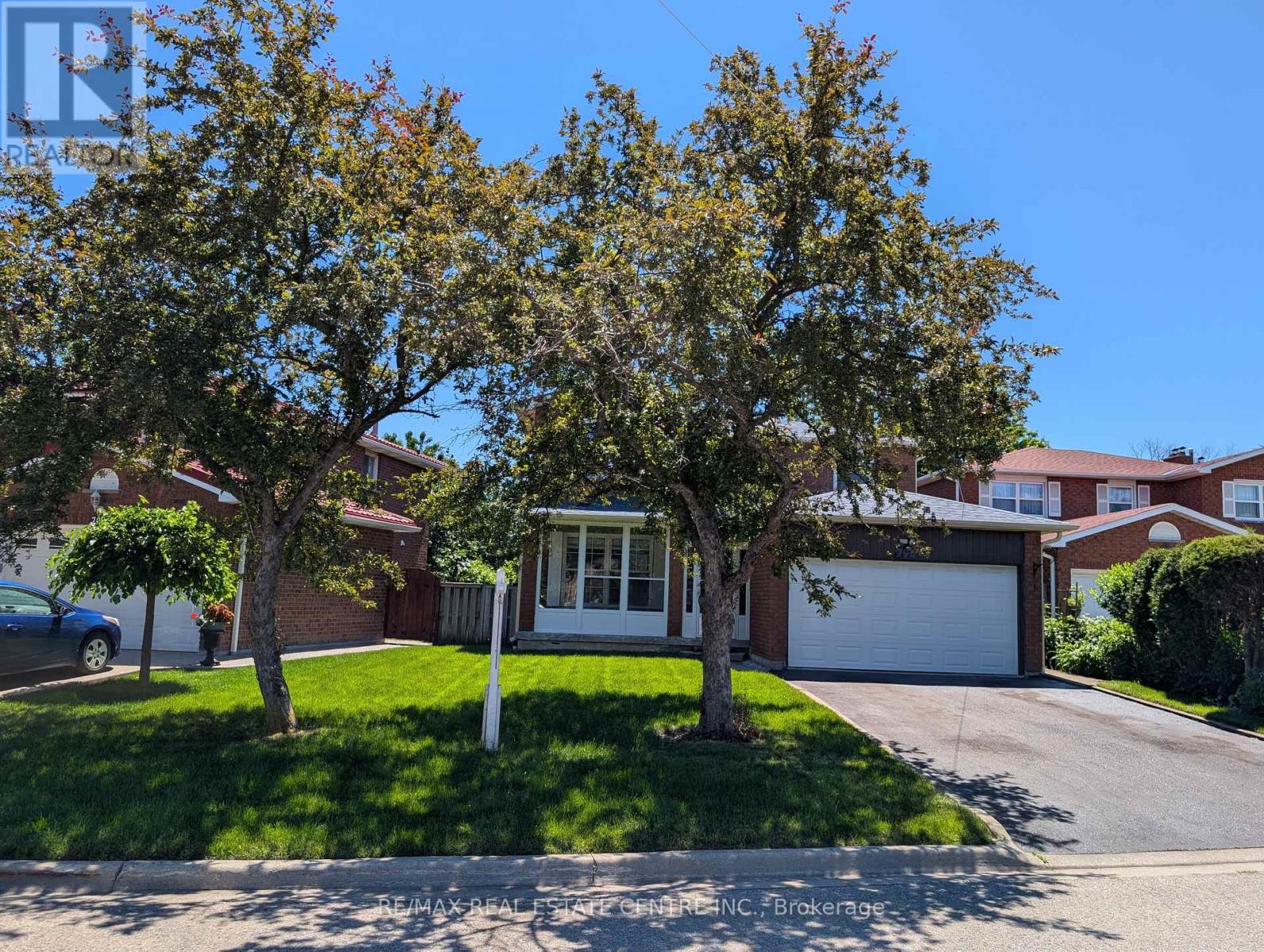 796 BUCKINGHAM COURT