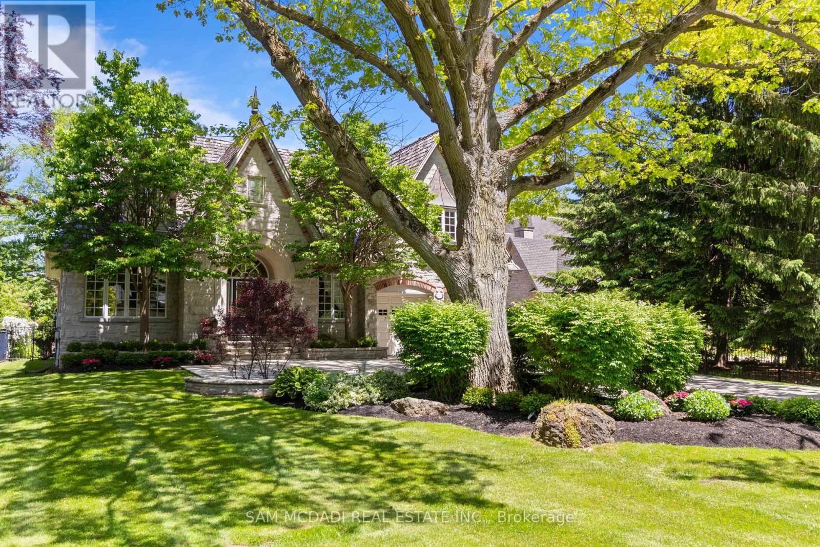 1301 MISSISSAUGA ROAD