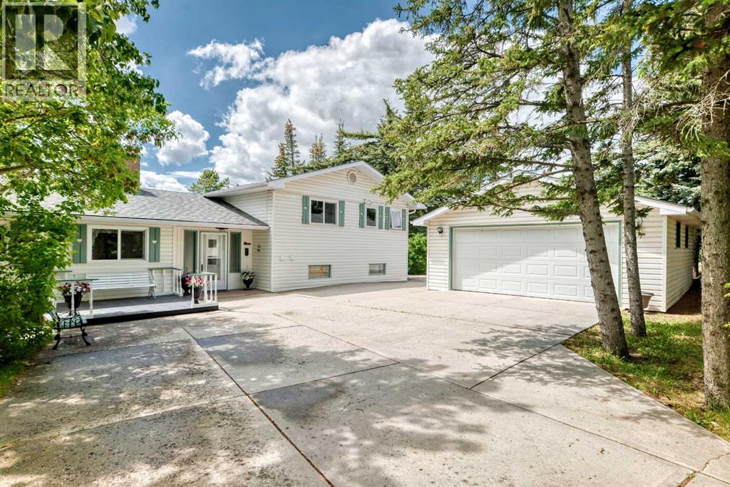 House for Sale in 10737 Eamon Road NW|Calgary, Alberta T3G5H2