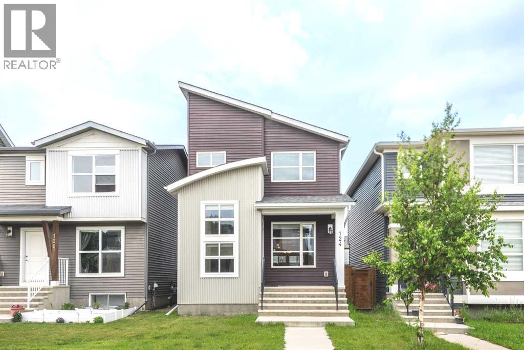 House for Sale in 124 Howse Avenue NE|Calgary, Alberta T3P0W1 2