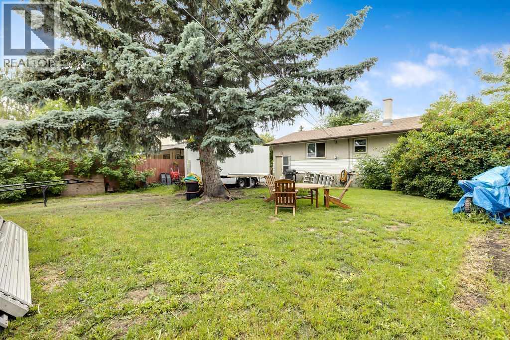 House for Sale in 15 Glenway Drive SW|Calgary, Alberta T3E4T7 4