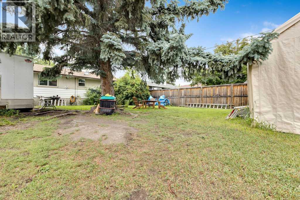 House for Sale in 15 Glenway Drive SW|Calgary, Alberta T3E4T7 5