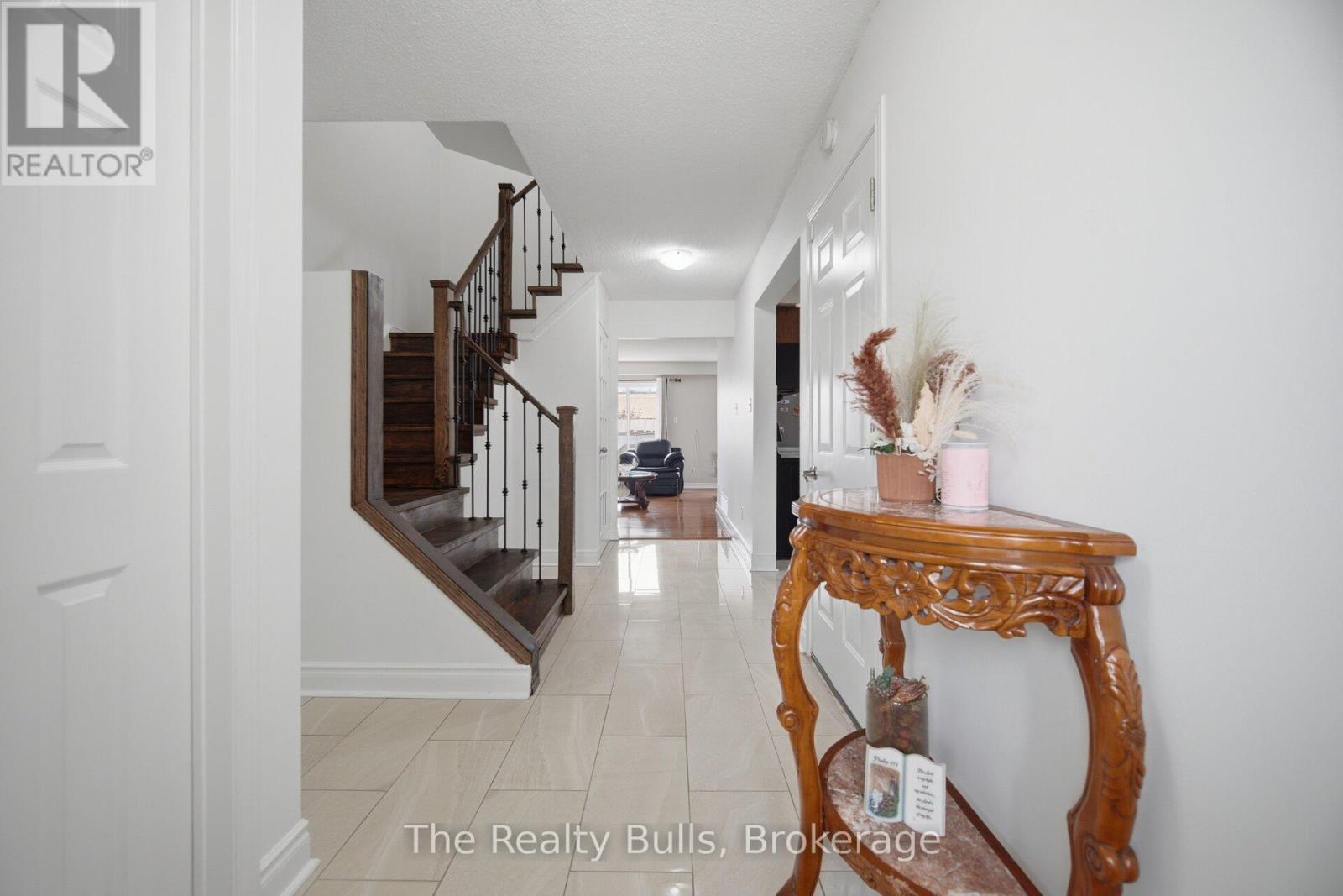 Row / Townhouse for Sale in 38 THORNTREE CRESCENT|Brampton (Fletcher's Creek South), Ontario L6Y4C5 3