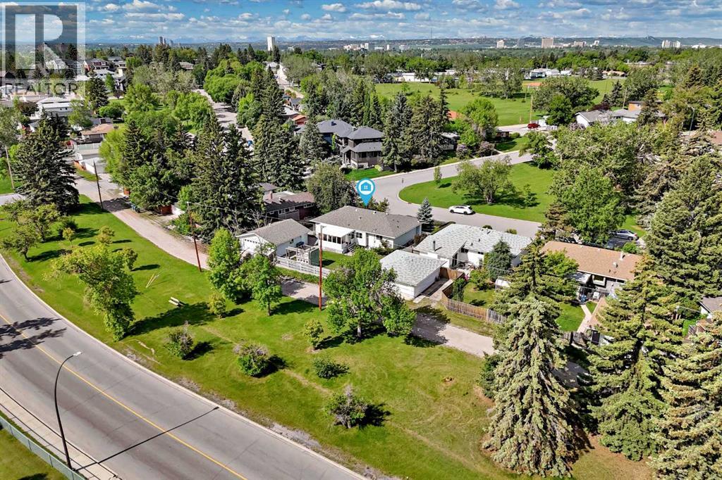 House for Sale in 42 Cardiff Drive NW|Calgary, Alberta T2K1R5 4