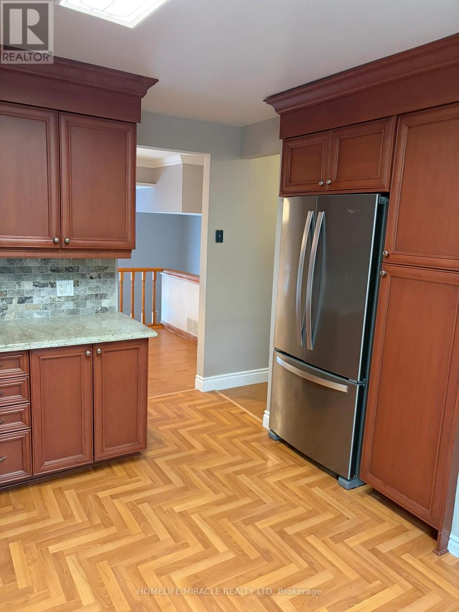 Row / Townhouse for Sale in 58 - 400 BLOOR STREET|Mississauga (Mississauga Valleys), Ontario L5A3M8 2