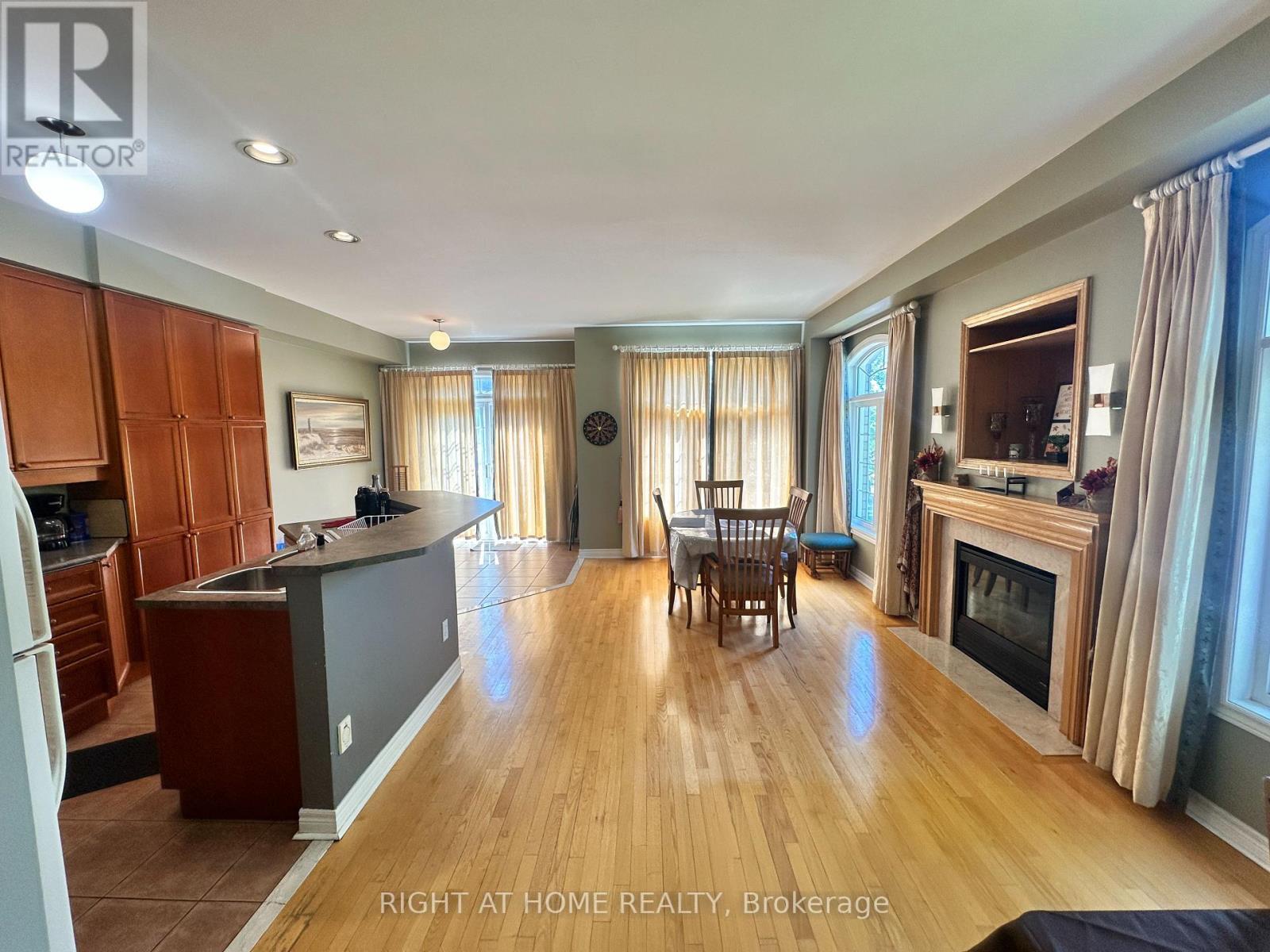 Row / Townhouse for Sale in 12 - 485 BRISTOL ROAD W|Mississauga (Hurontario), Ontario L5R4G2 5