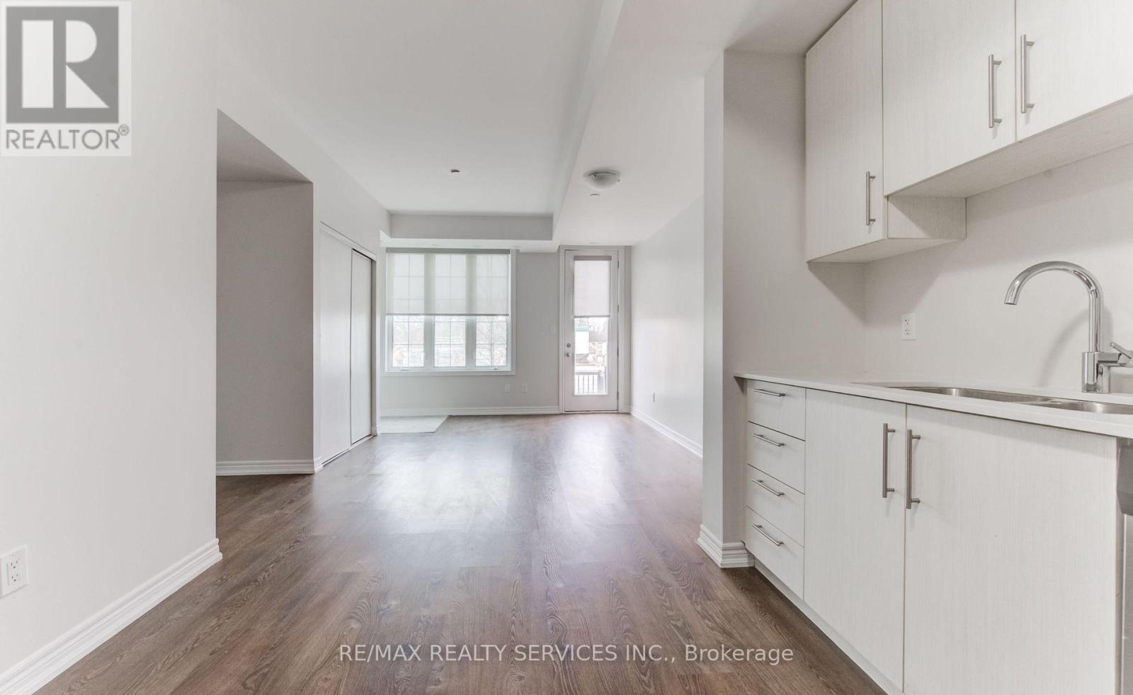 Row / Townhouse for Sale in 4 - 2205 LILLYKIN STREET|Oakville (RO River Oaks), Ontario L6H7H2 2