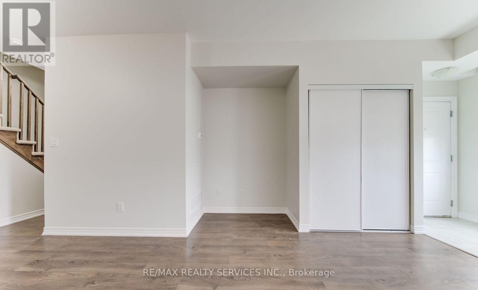 Row / Townhouse for Sale in 4 - 2205 LILLYKIN STREET|Oakville (RO River Oaks), Ontario L6H7H2 4