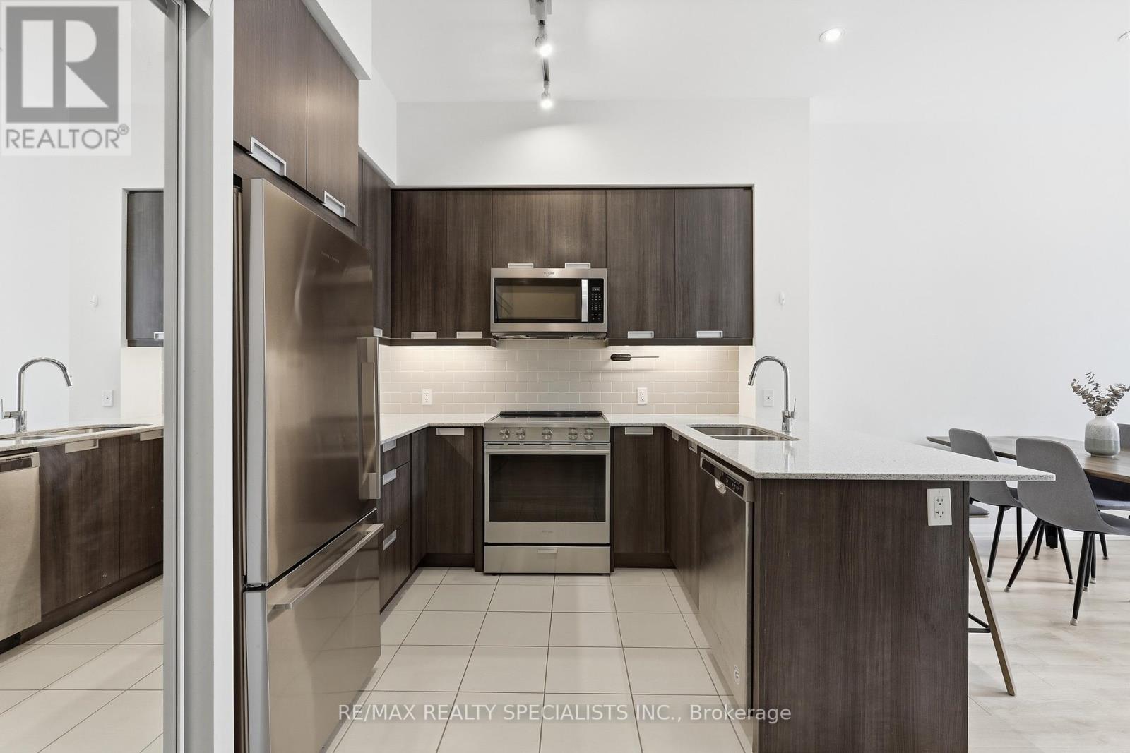 Row / Townhouse for Sale in A5 - 65 WATERGARDEN DRIVE|Mississauga (Hurontario), Ontario L5R0G9 5
