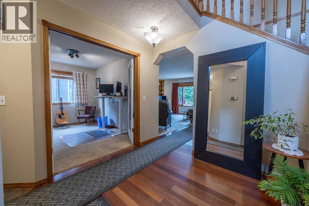 House for Sale in 19 Mckenzie Lake Manor SE|Calgary, Alberta T2Z1Y4 3