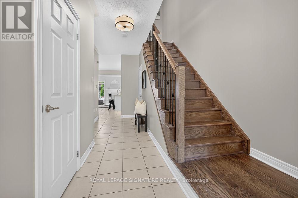 Row / Townhouse for Sale in 209 SARAH CLINE DRIVE|Oakville (GO Glenorchy), Ontario L6M0T8 3