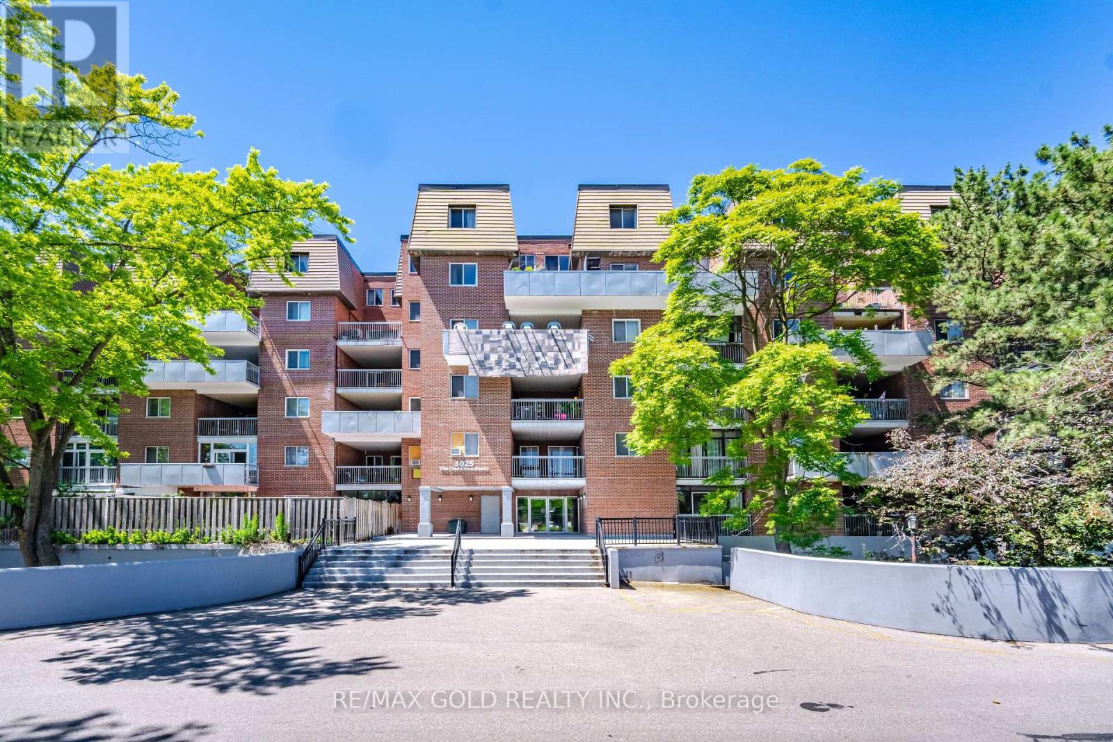 Row / Townhouse for Sale in 251 - 3025 THE CREDIT WOODLANDS DRIVE|Mississauga (Erindale), Ontario L5C2V3