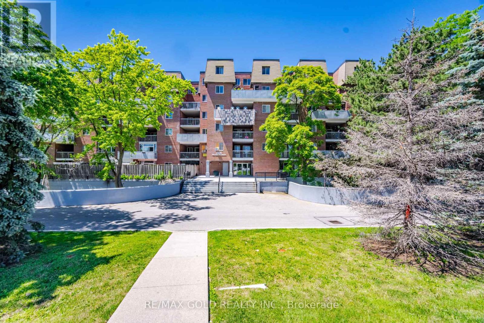 Row / Townhouse for Sale in 251 - 3025 THE CREDIT WOODLANDS DRIVE|Mississauga (Erindale), Ontario L5C2V3 2