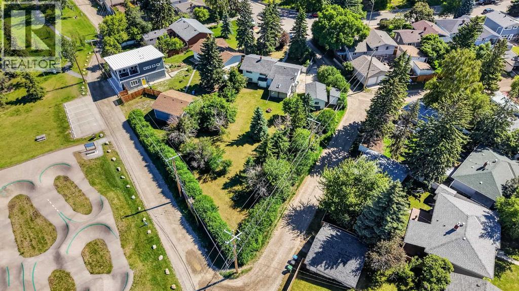 House for Sale in 117 Fairview Drive SE|Calgary, Alberta T2H1B4 2