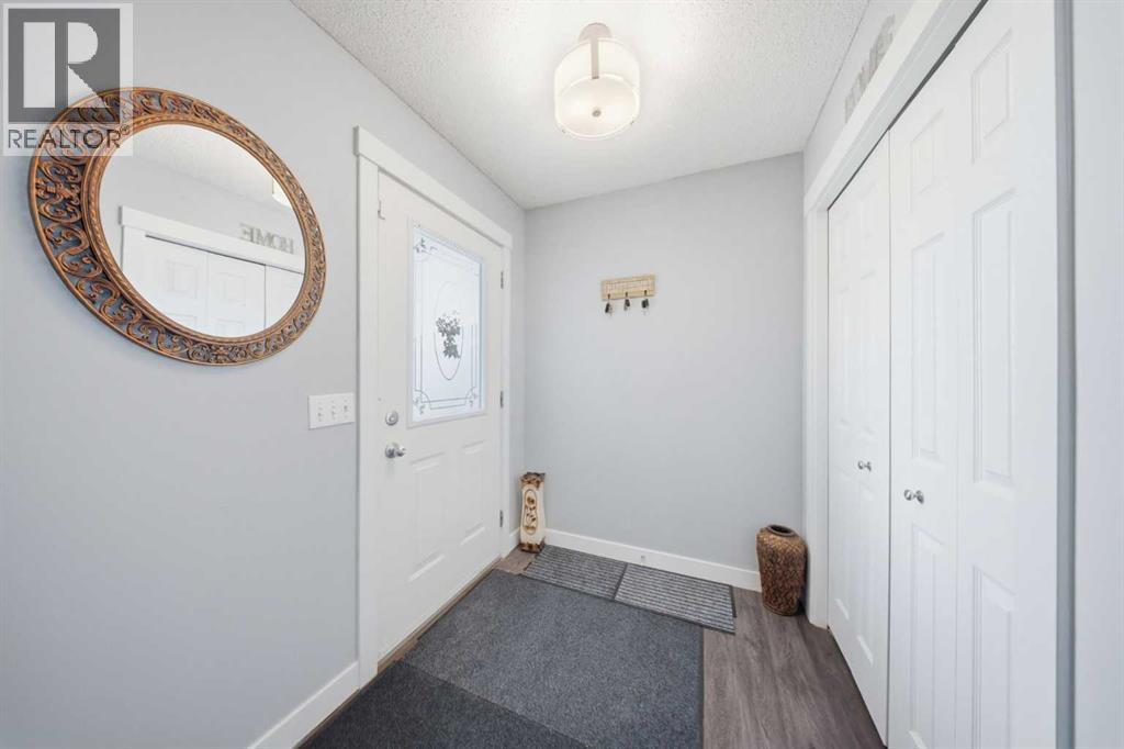 House for Sale in 19 MARTHA'S MEADOW Close|Calgary, Alberta T3J4N7 3