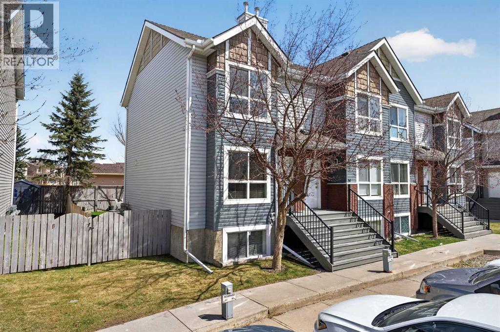 Row / Townhouse for Sale in 32 Erin Woods Court SE|Calgary, Alberta T2B3V6 2