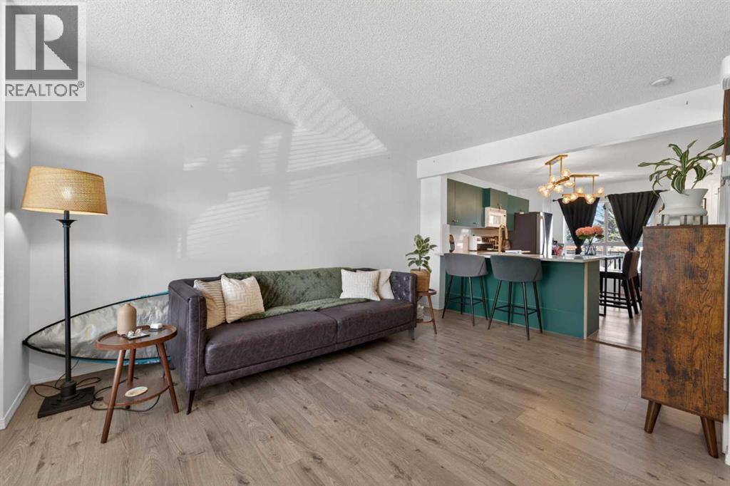Row / Townhouse for Sale in 32 Erin Woods Court SE|Calgary, Alberta T2B3V6 5